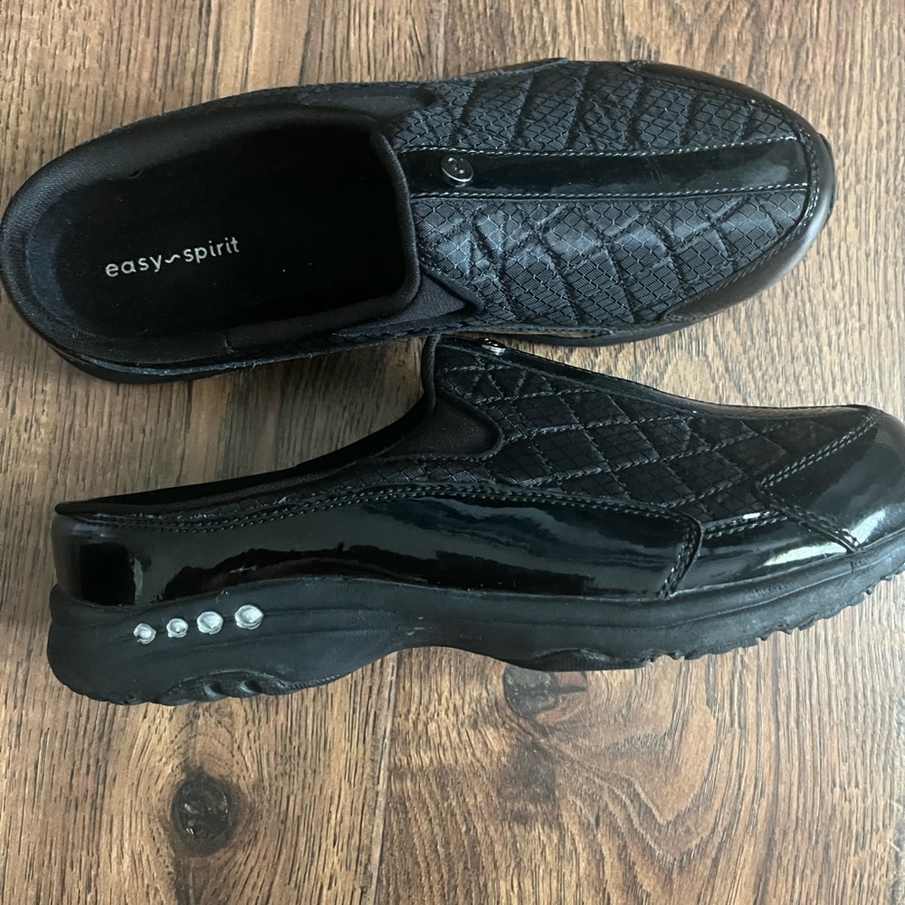 Easy Spirit Black Slip-ons